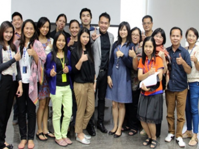 โรงเรียนบางกอกพัฒนา จัดอบรมหลักสูตร Customer Service & Face to Face Communication (พนักงานธุรกิจ) เมื่อวันที่ 03 สิงหาคม 2558 วิทยากร : ดร.นราธิป อ่ำเที่ยงตรง